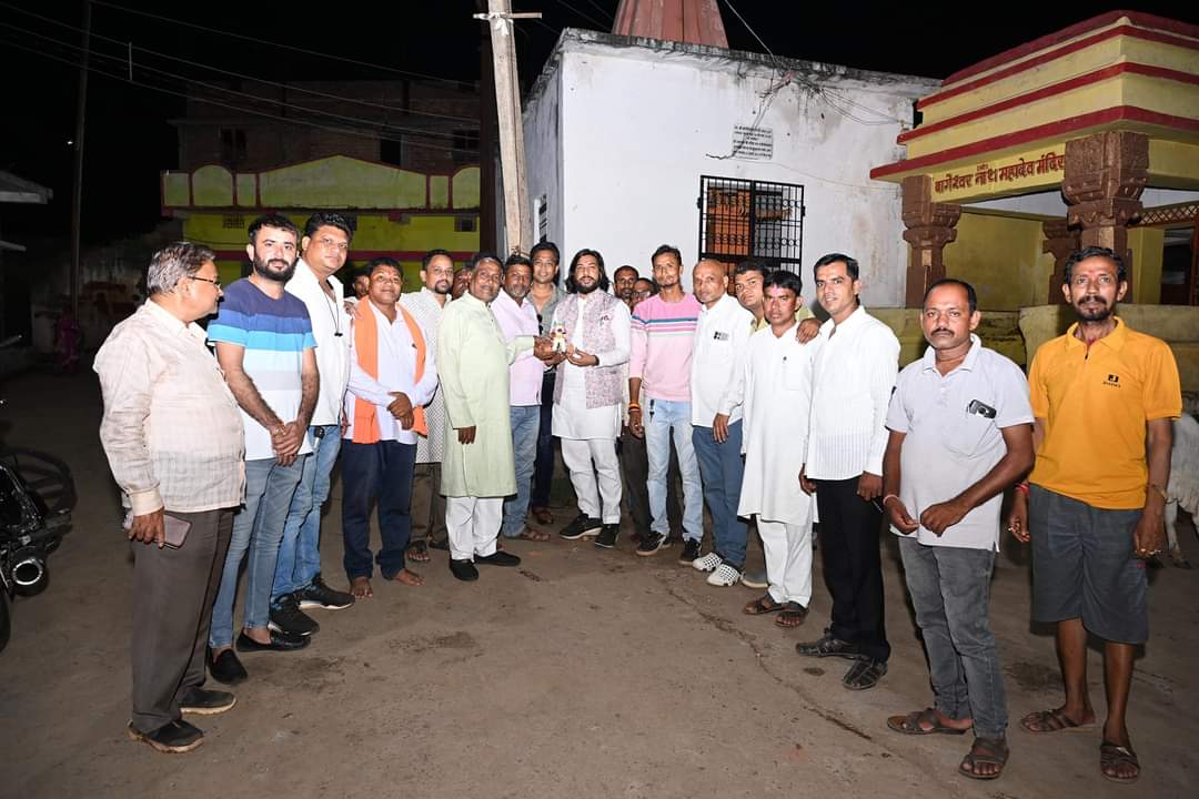 पोला पर्व पर विधायक गुरु खुशवंत साहेब को मिट्टी के बैल भेट किए…