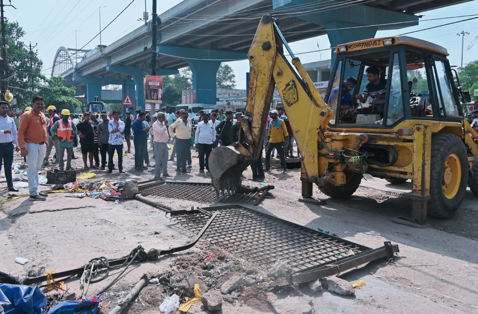 नंदिनी रोड में तोड़ फोड़, प्रभारी कमिश्नर की मनमानी! विधायक को भी नहीं थी जानकारी, नगरीय निकाय मंत्री से चर्चा बाद सीएम ने विधायक रिकेश सेन को बुलाया…