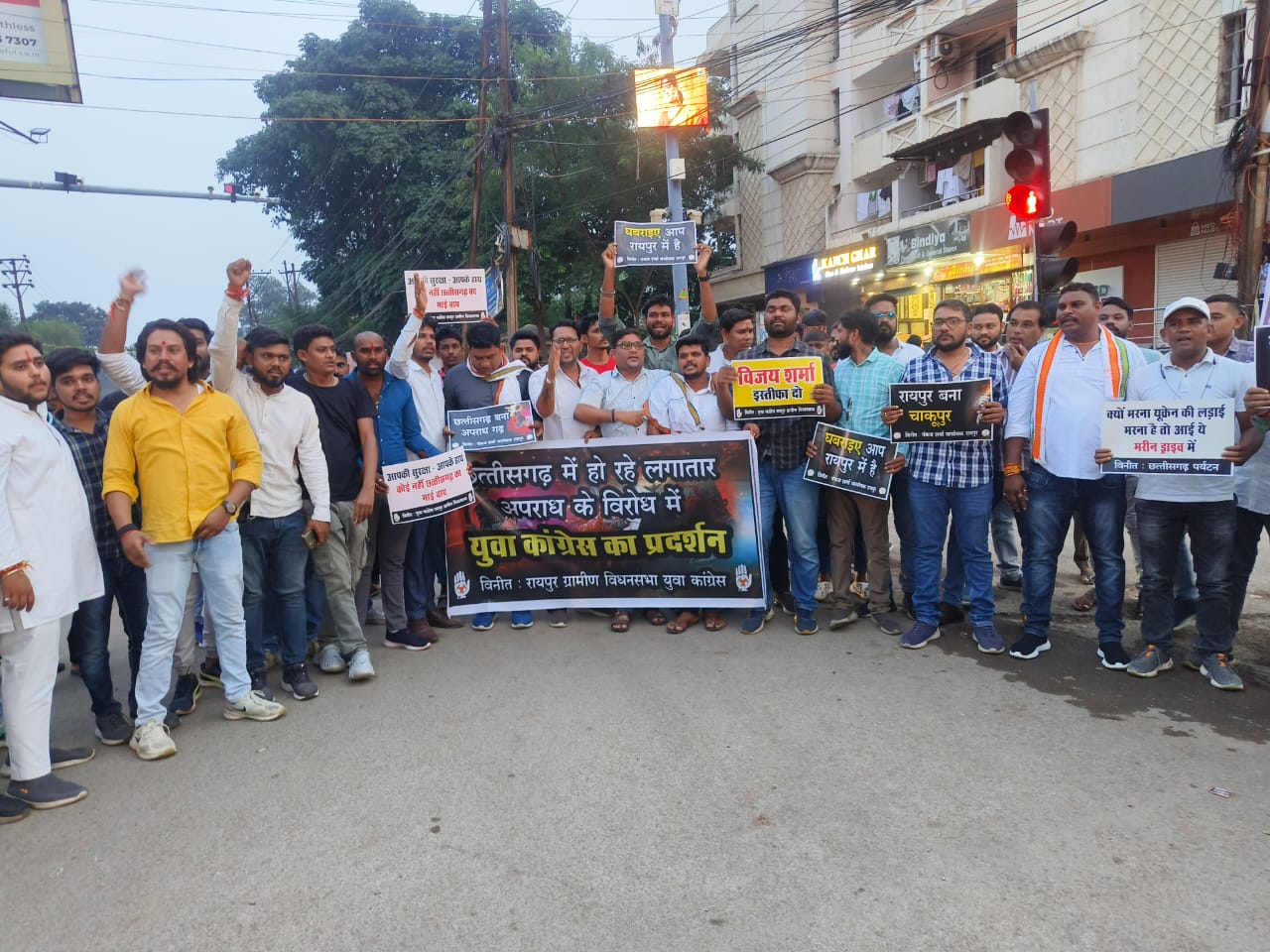 प्रशांत साहू की मौत से घुसाए यूकाईयो ने रायपुर ग्रामीण युवा कांग्रेस ने राजधानी में गृहमंत्री का फूका पुतला…