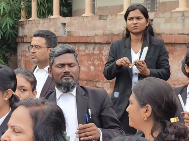 उत्तर प्रदेश में महिला अधिवक्ता की निर्मम हत्या के आरोपी को फांसी की सजा दिलाने, मामले की CBI/NIA से जांच कराने तथा अधिवक्ता संरक्षण कानून लागू करने की मांग…