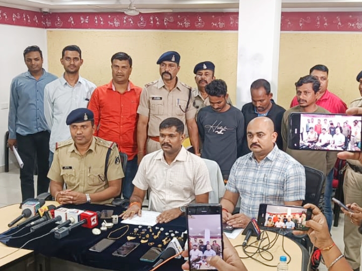 थाना डी.डी.नगर क्षेत्रांतर्गत सुने मकान में चोरी की घटना को अंजाम देने वाले रायगढ़ा उड़ीसा के 03 अंतर्राज्यीय आरोपी गिरफ्तार…