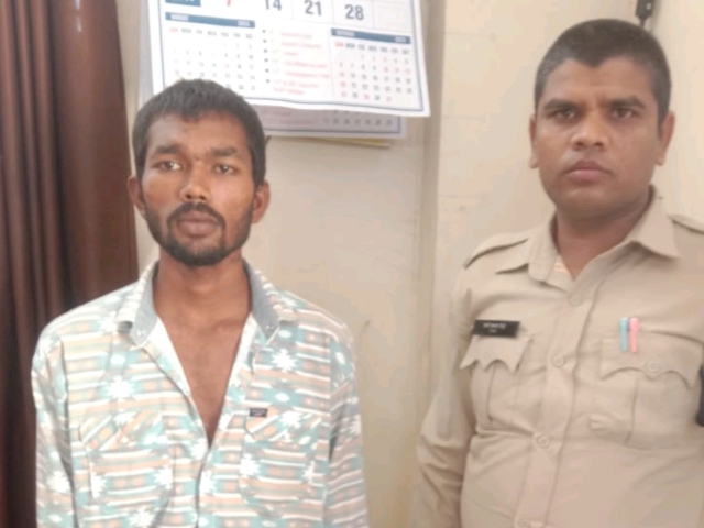 धारदार चाकू के साथ आरोपी रोहन तांडी गिरफ्तार…