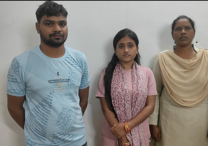 दुकानों में फोन पे स्केनर से रूपये भुगतान करने का झांसा देकर ठगी करने वाले पति पत्नी गिरफ्तार…