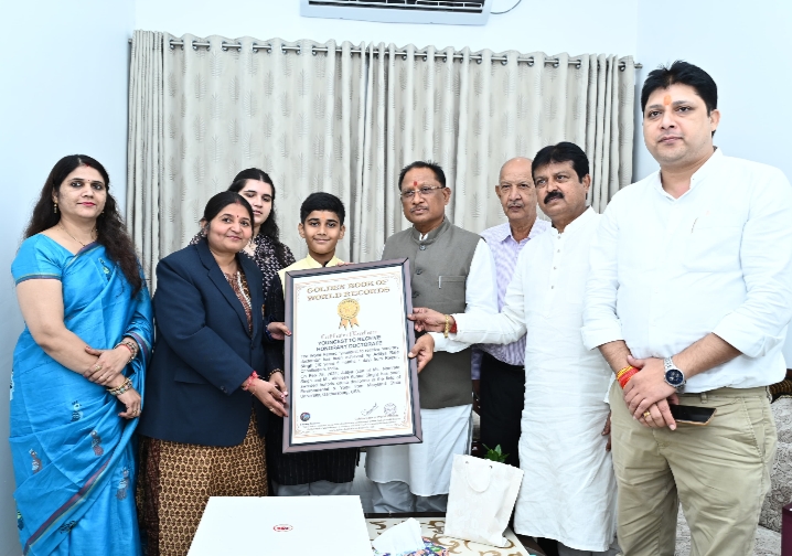 मुख्यमंत्री विष्णु देव साय से बाल पर्यावरण मित्र और लिटिल योग गुरु आदित्य राजे ने की सौजन्य मुलाकात…
