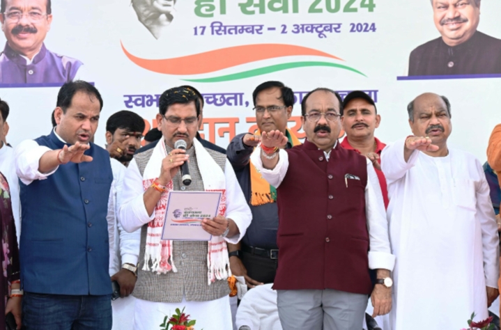 उप मुख्यमंत्री अरुण साव और केंद्रीय राज्य मंत्री तोखन साहू ने ‘स्वच्छता ही सेवा’ पखवाड़ा में किया श्रमदान…