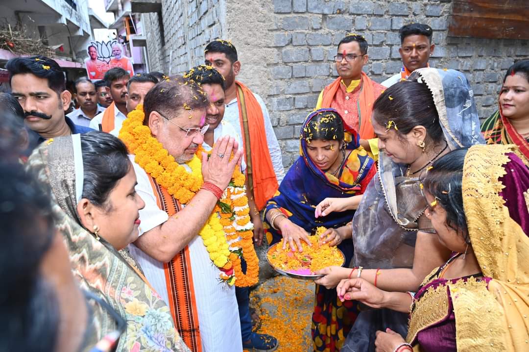 पूर्व सांसद और रायपुर दक्षिण विधानसभा क्षेत्र से भाजपा प्रत्याशी सुनील सोनी ने किया जनसंपर्क…