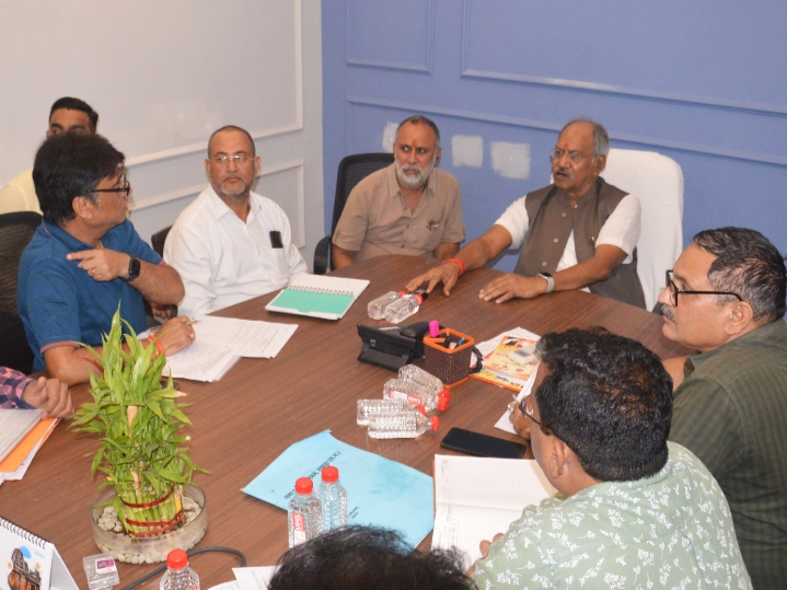 सांसद बृजमोहन ने नगर निगम अधिकारियों की ली समीक्षा बैठक…