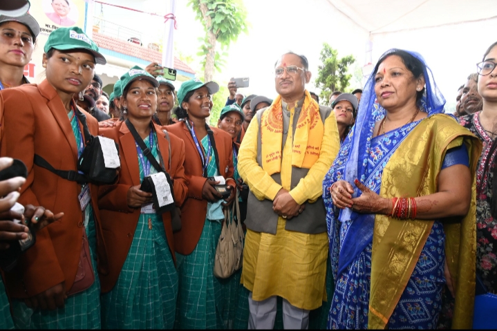 मुख्यमंत्री विष्णु देव साय ने बिजली सखियों को वितरित किए बिजली किट…