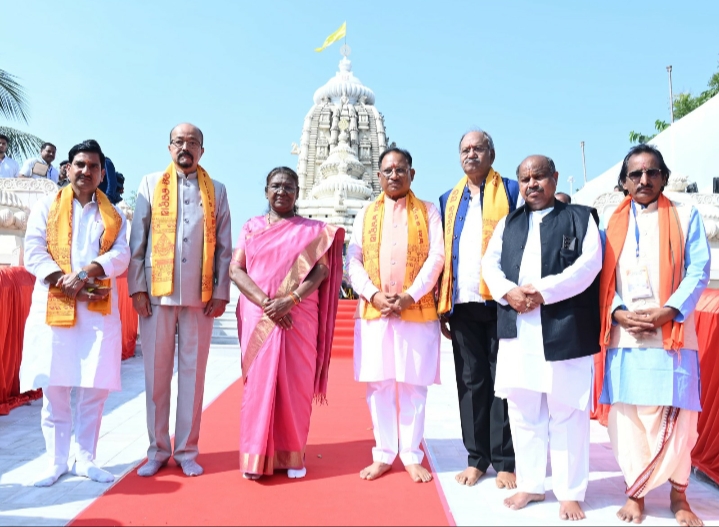 राष्ट्रपति द्रौपदी मुर्मु ने राजधानी रायपुर के गायत्री नगर स्थित जगन्नाथ मंदिर में पूजा-अर्चना कर देशवासियों के सुख-समृद्धि और निरंतर प्रगति के लिए आशीर्वाद मांगा…