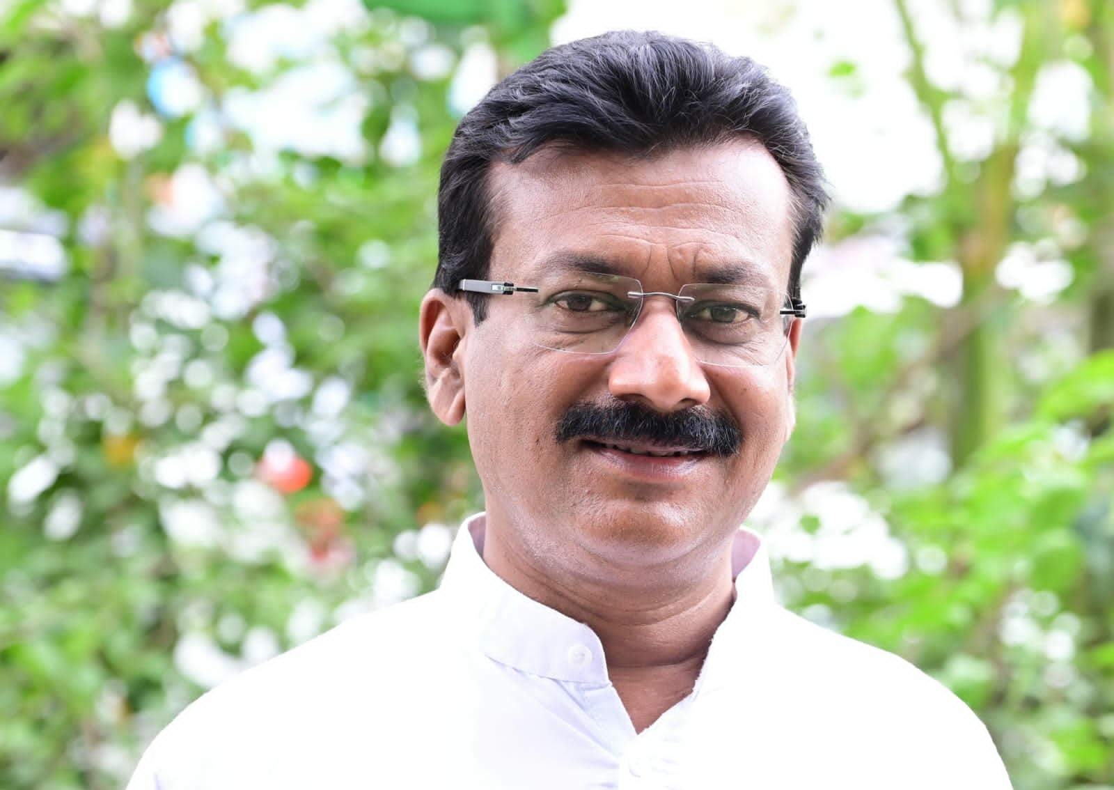 मीनल चौबे, मृत्युंजय दुबे बताये बृजमोहन अग्रवाल ने दक्षिण विधानसभा में 5000 करोड रुपए कहां खर्च किये?