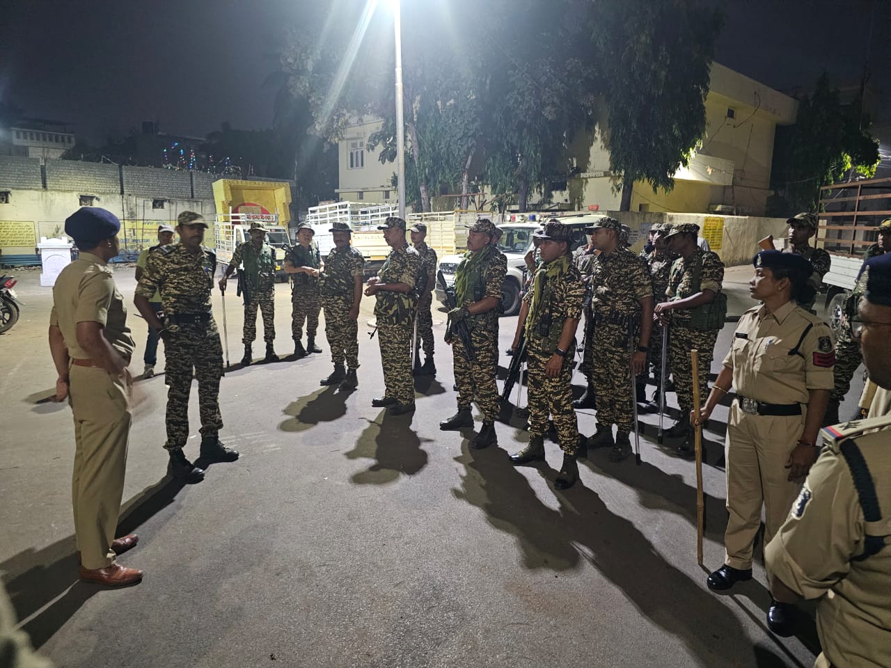 तड़के प्रातः 04ः00 बजे रायपुर पुलिस की बी.एस.यू.पी. कालोनियों सहित अन्य स्थानों में छापेमार कार्यवाही…