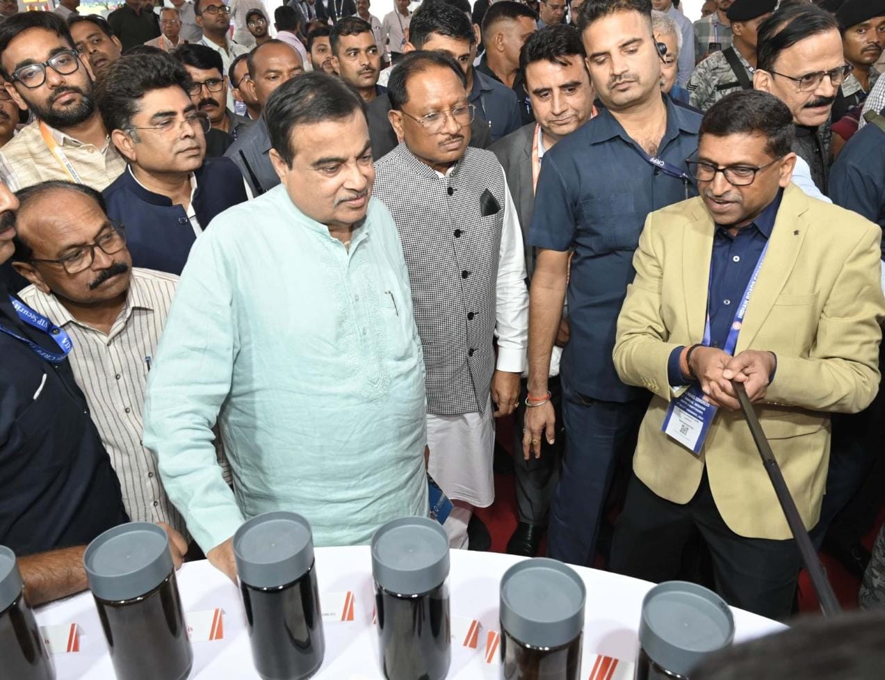 केन्द्रीय सड़क परिवहन एवं राजमार्ग मंत्री नितिन गडकरी ने भारतीय सड़क कांग्रेस अन्तर्गत आयोजित तकनीकी प्रदर्शनी का किया अवलोकन…
