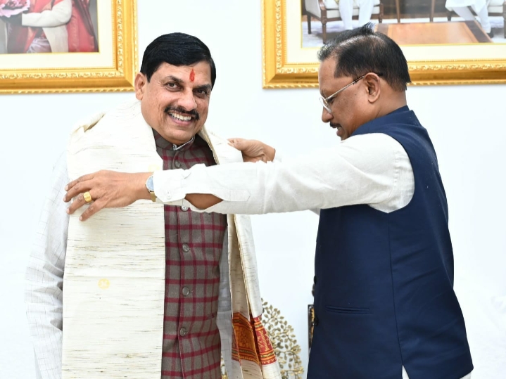 मुख्यमंत्री विष्णु देव साय ने मध्यप्रदेश के मुख्यमंत्री डॉ. मोहन यादव का अपने निवास में आत्मीय स्वागत किया…