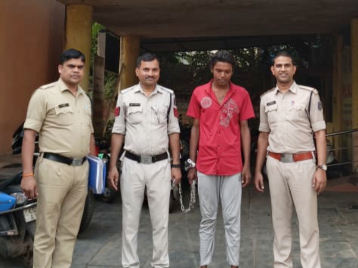 धारदार चाकू लेकर घूमने वाला आरोपी गिरफ्तार, आरोपी के कब्जे से जप्त किया गया 01 धारदार चाकू…