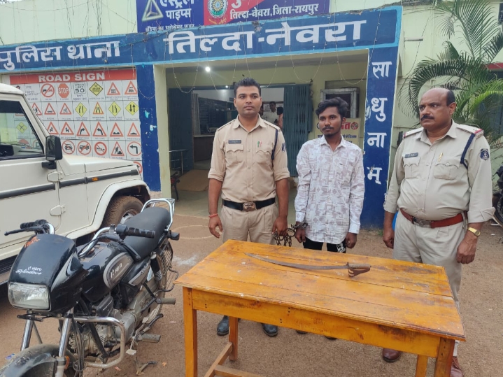 धारदार तलवार रखने वाला आरोपी हुआ गिरफ्तार…