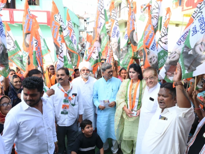 नेता प्रतिपक्ष डॉ. चरणदास महंत ने रायपुर दक्षिण में चुनाव प्रचार किया…