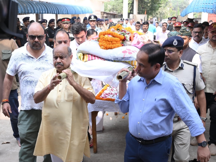 विधायक पुरन्दर मिश्रा ने 1971 युद्ध के वीर योद्धा विंग कमांडर एमबी ओझा के निधन पर दी श्रद्धांजलि…