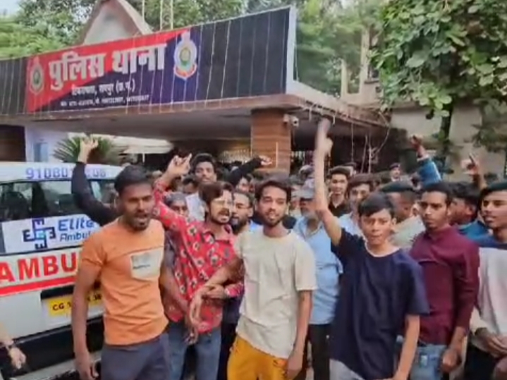 टिकरापारा थाने में मचा बवाल, पुलिस की प्रताड़ना से परेशान युवक ने लगा ली फांसी…