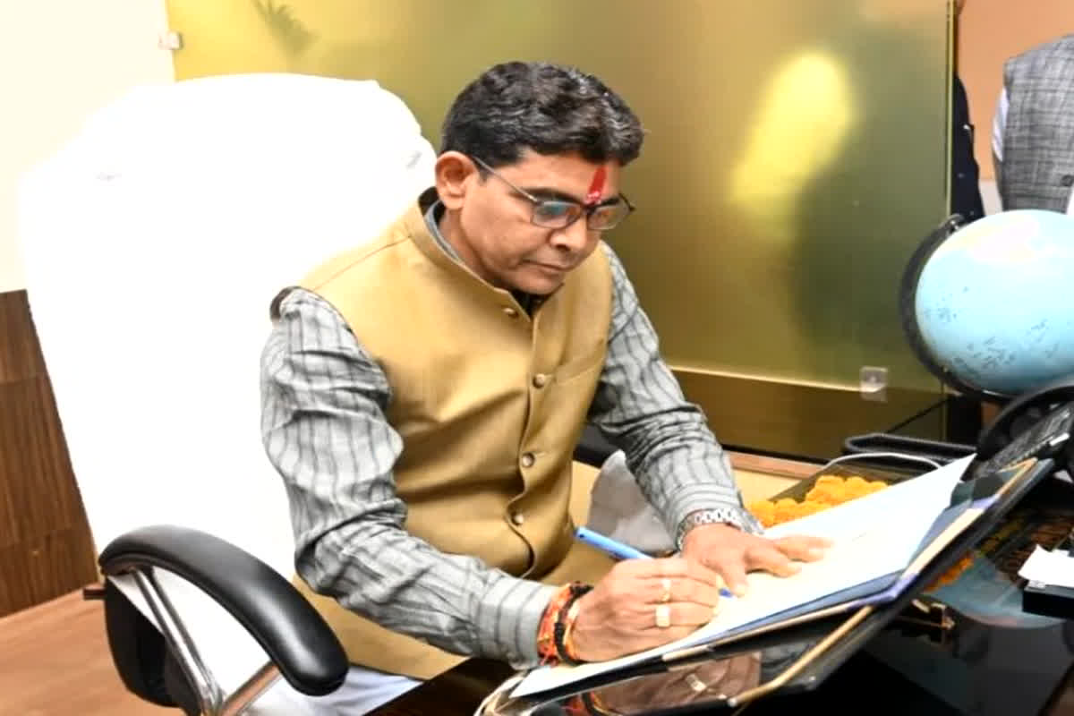 स्वामित्व योजना : सुशासन दिवस पर होगा अधिकार अभिलेखों का वितरण, राजस्व मंत्री टंक राम वर्मा ने राज्य के सभी जिला कलेक्टरों को स्वामित्व अधिकार अभिलेखों के लिए निर्धारित लक्ष्य के अनुरूप अधिकार अभिलेख तैयार करने के दिए निर्देश…
