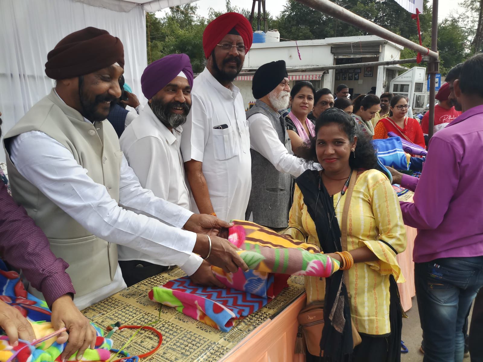 सिक्ख गुरुओं की शहादत पर समर्पित वीर बाल दिवस के उपलक्ष में छत्तीसगढ़ सिक्ख संगठन ने बांटी जरूरतमंदों को कंबल,पर्यावरण की रक्षा के लिए पौधे…