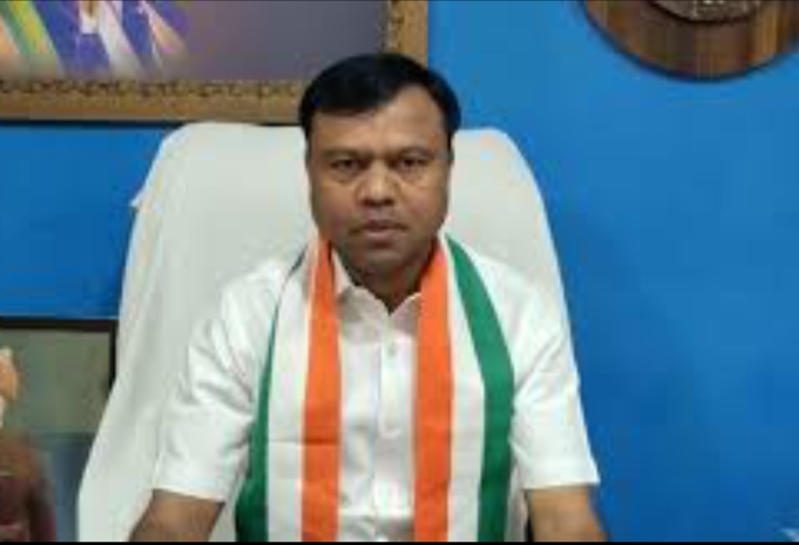 पूरे प्रदेश के धान खरीदी केन्द्रो में अव्यवस्था का आलम, सरकार की कोशिश कम से कम धान खरीदना पड़े – दीपक बैज