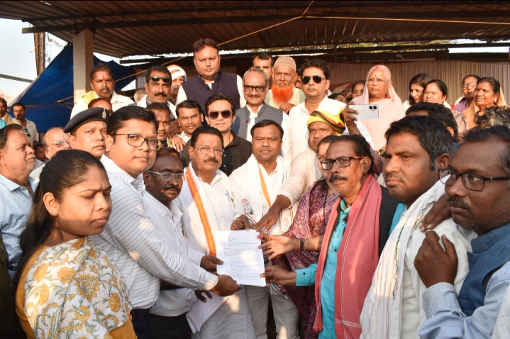 धान खरीदी में अव्यवस्था दूर करने कांग्रेस ने ब्लॉकों में दिया धरना, पीसीसी अध्यक्ष दीपक बैज की मुख्यमंत्री को चुनौती एक पंचायत बताये जहां भुगतान का काऊंटर खोला हो…