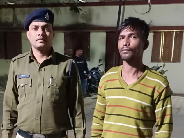 धारदार चाकू के साथ आरोपी महेन्द्र नाग गिरफ्तार…