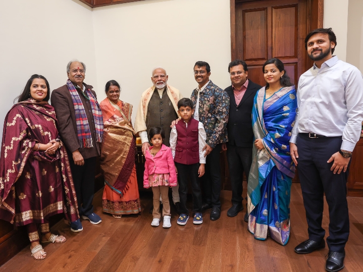 सांसद बृजमोहन अग्रवाल सहपरिवार मिले प्रधानमंत्री नरेंद्र मोदी से…