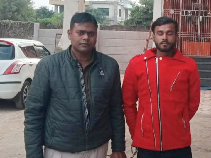 चोरी की घटना को अंजाम देने वाला शातिर अभय मिर्चे एक नाबालिक के साथ गिरफ्तार…