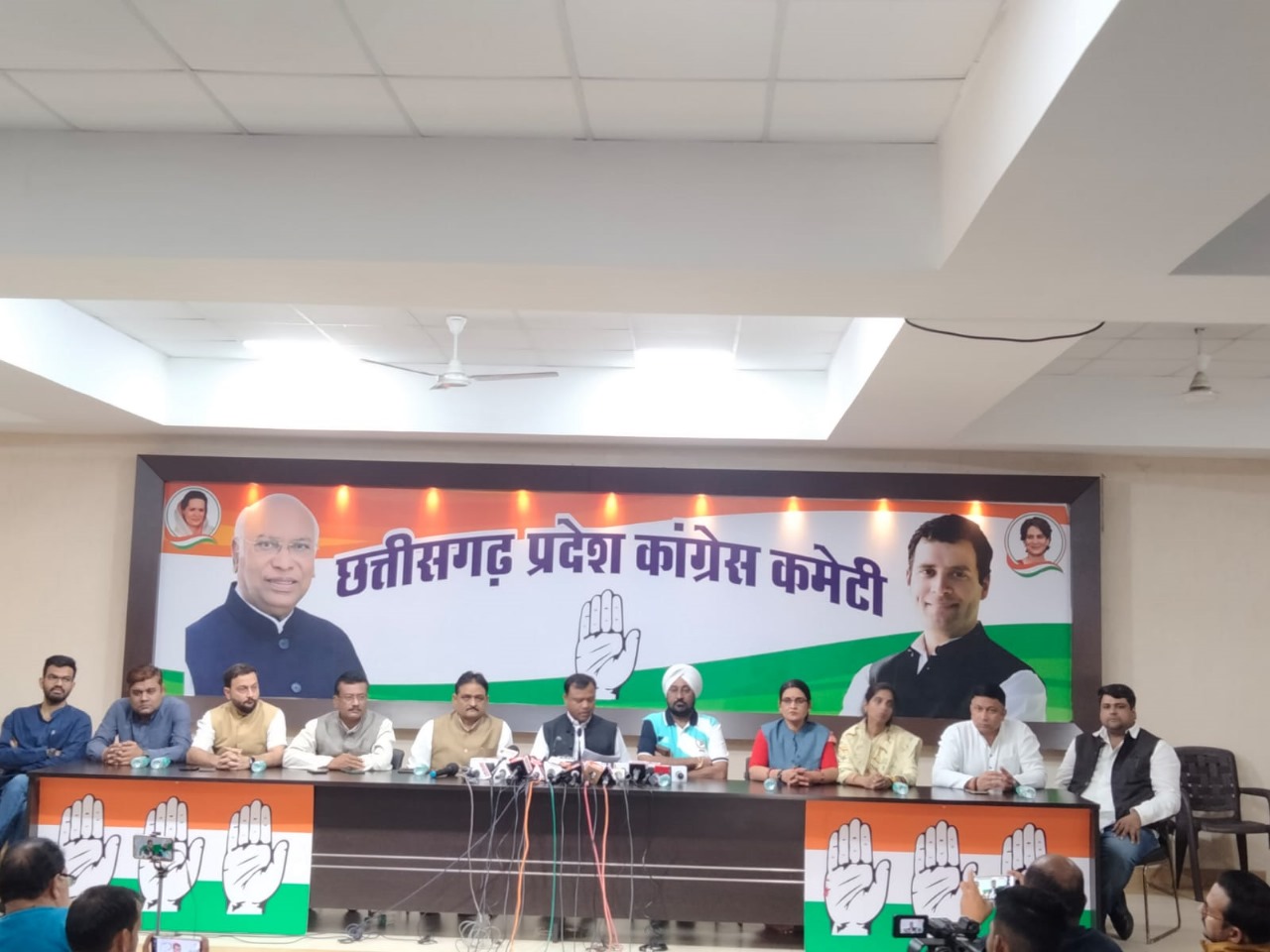 पीसीसी चीफ दीपक बैज ने पत्रकार वार्ता को किया संबोधित…