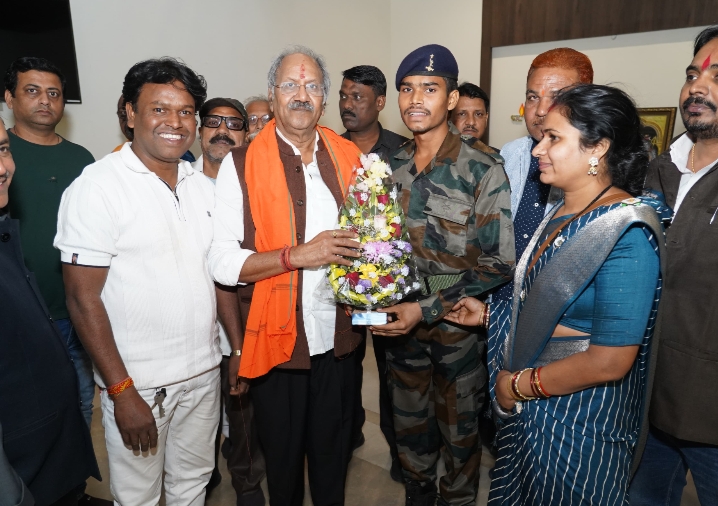 अग्निवीर हितेश ने सांसद बृजमोहन से की सौजन्य मुलाकात…