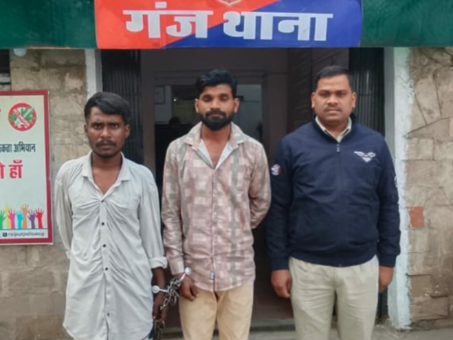 धारदार चाकू के साथ आरोपी समीर खान और राजेन्द्र निषाद गिरफ्तार…