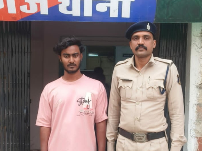 थाना के चोरी के प्रकरण में आरोपी युवराज उर्फ अमन चंदेल को किया गया गिरफ्तार आरोपी के कब्जे से प्रकरण में चोरी गई मशरूका मोबाईल ओप्पों कीमती 10 हजार रूपये को किया गया बरामद…