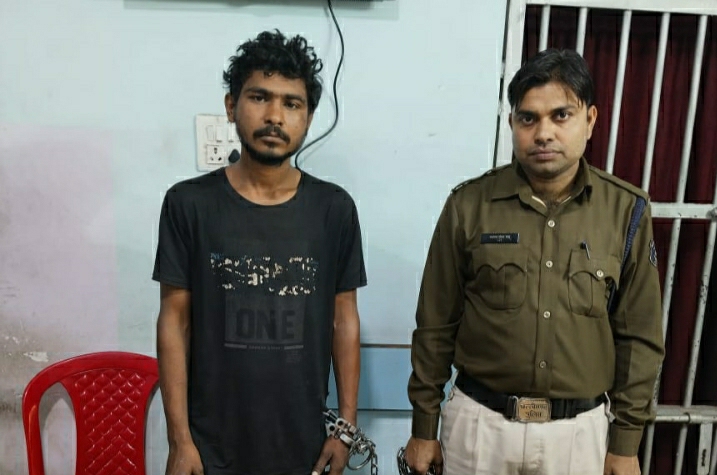 अवैध रूप से चाकू रखे आरोपी करण सागर गिरफ्तार…