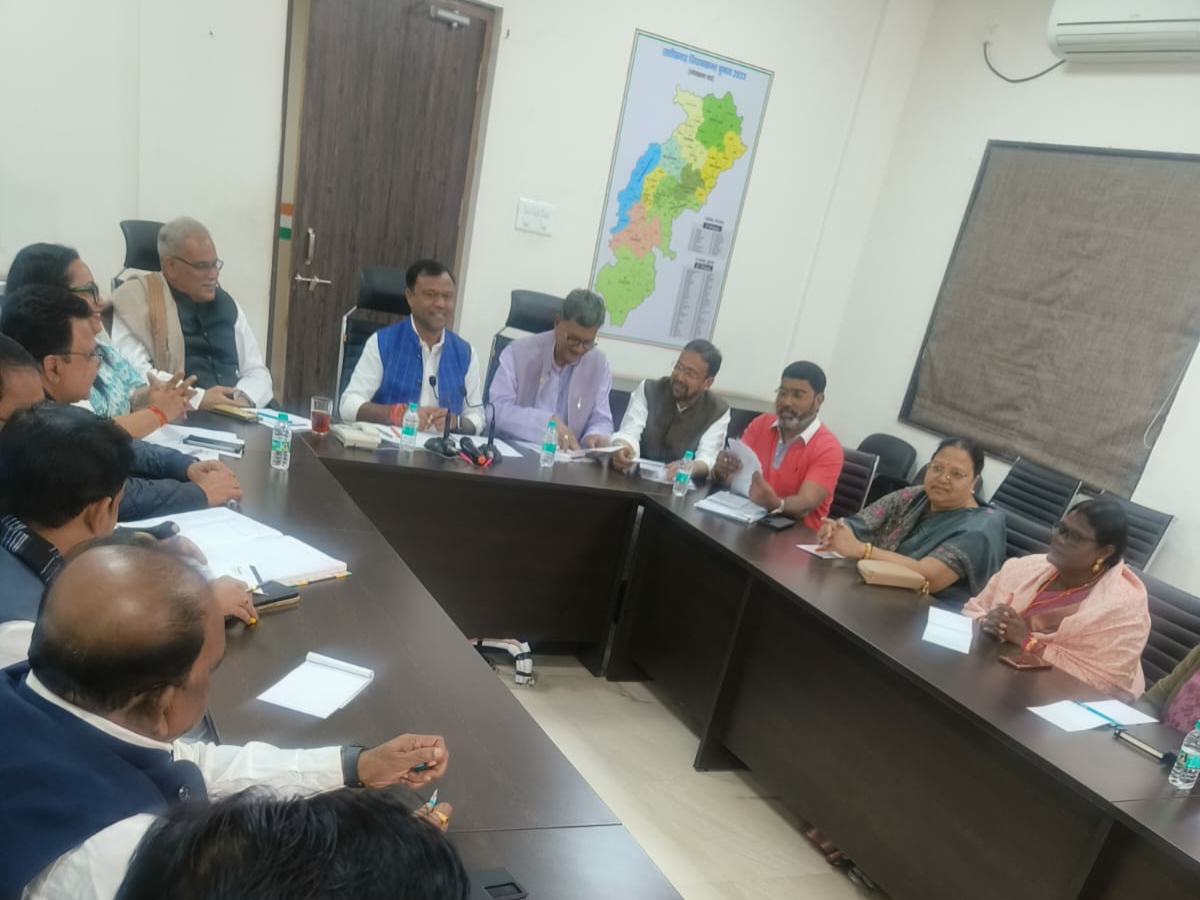 स्थानीय चुनावों को लेकर राजीव भवन में कांग्रेस विधायको की बैठक संपन्न…