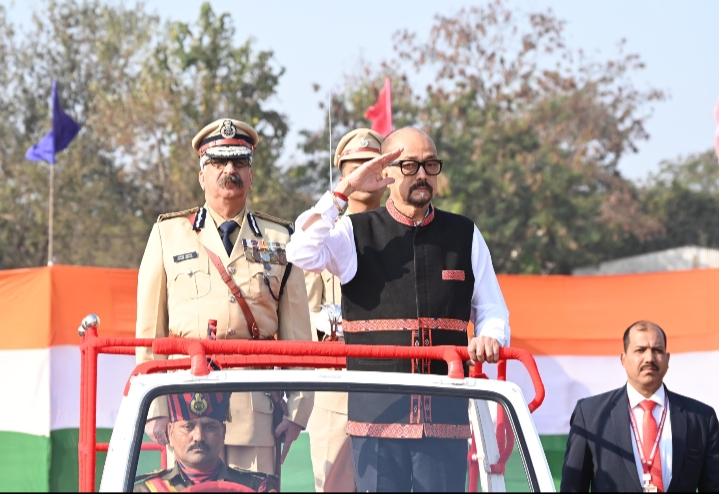 गणतंत्र दिवस के अवसर पर राज्यपाल रमेन डेका ने राजधानी के पुलिस परेड ग्राउंड में किया ध्वजारोहण…