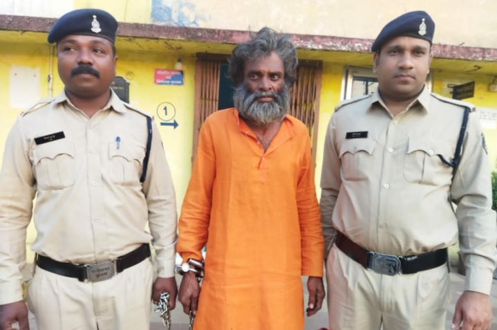 थाना डी.डी.नगर क्षेत्रांतर्गत महादेव घाट रायपुरा में हत्या की घटना को अंजाम देने वाले आरोपी पिता-पुत्र गिरफ्तार…