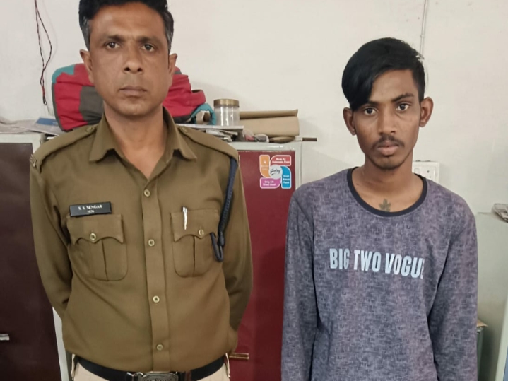 शराब क्रय करने और ले जाने की बात पर से धारदार चाकू से मृतक पर प्राणघातक हमला कर नृशंस हत्या करने वाले आरोपी ओम वर्मा को किया गया गिरफ्तार…