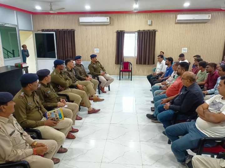 आटो पार्ट्स विक्रेताओं की यातायात पुलिस ने ली बैठक…