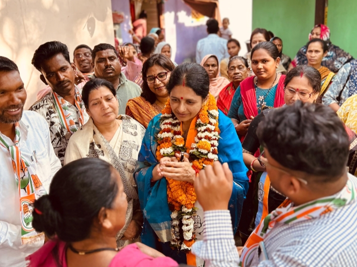 महापौर प्रत्याशी दीप्ती दुबे ने रोड शो कर जनता से समर्थन मांगी…