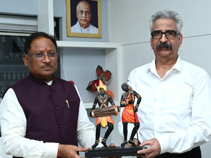 मुख्यमंत्री विष्णुदेव साय ने पुलिस महानिदेशक अशोक जुनेजा को सेवानिवृत्ति पर दी शुभकामनाएं…