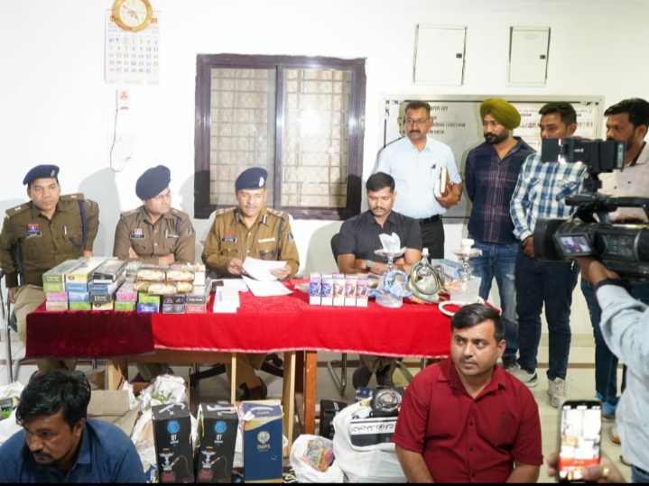 हुक्का से संबंधित प्रतिबंधित सामाग्रियों की बिक्री एवं भण्डारण करने वाले पान दुकान के संचालक एवं मालिक गिरफ्तार…