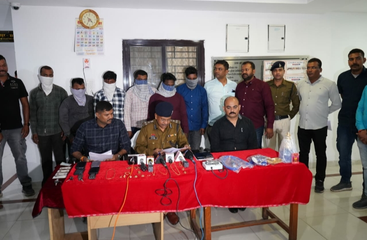 सोने चांदी के जेवरातों की सफाई करने का झांसा देकर ठगी की घटना को अंजाम देने वाले अंतर्राज्यीय गिरोह का खुलासा…