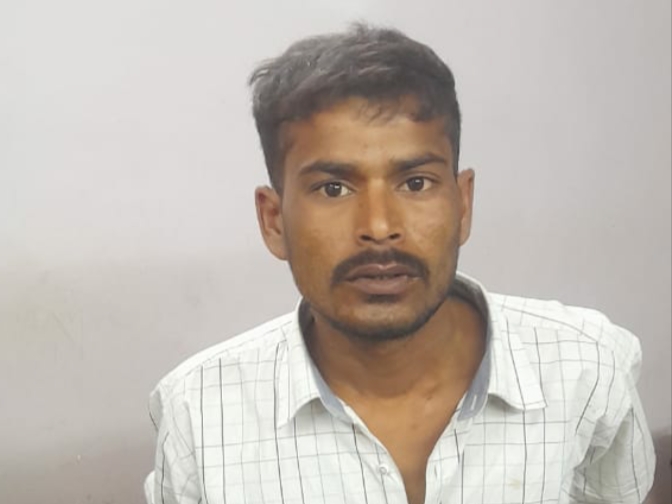 धारदार बटनदार चाकू के साथ आरोपी सुधांशु दीप ऊर्फ अभी दीप गिरफ्तार… 