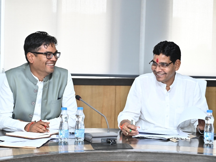 वित्त मंत्री श्री चौधरी की बजट प्रस्ताव पर राजस्व मंत्री श्री वर्मा के साथ मंत्री स्तरीय चर्चा…