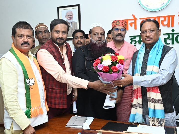 मुख्यमंत्री विष्णु देव साय से मिलकर मुस्लिम समाज के लोगों ने पेश की शाही रोज़ा इफ्तार में शामिल होने की दावत…
