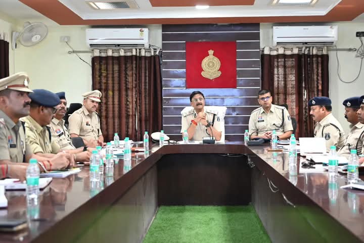 कोरबा पुलिस के कार्यों का समीक्षा करने पहुंचे बिलासपुर रेंज आईजीपी डॉ संजीव शुक्ला…