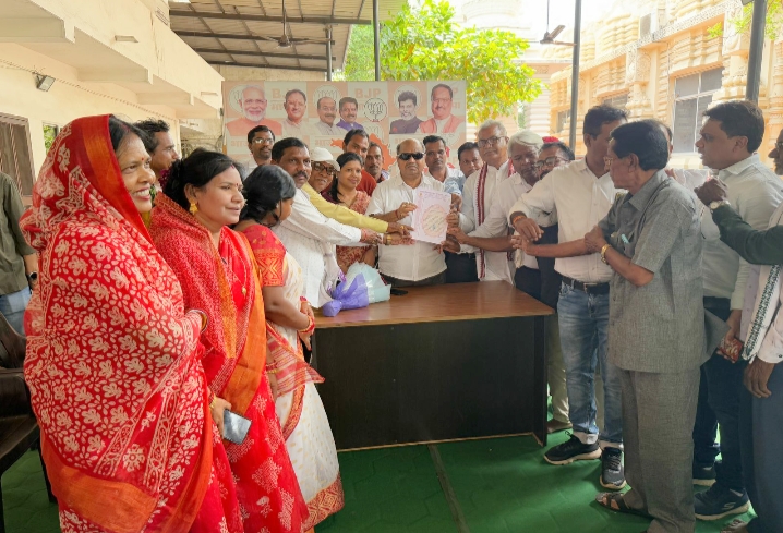 गाढ़ा समाज के लिए पृथक सामुदायिक भवन की मांग को लेकर विधायक पुरंदर मिश्रा से प्रतिनिधिमंडल की भेंट…