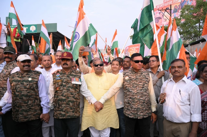 तिरंगा यात्रा में उमड़ा जन सैलाब, देशभक्ति और एकता का दिया संदेश – पुरंदर मिश्रा