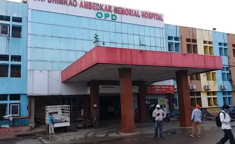 मेकाहारा अस्पताल में मां का ईलाज कराने आई महिला का पर्स एवं मोबाईल चोरी के आरोप में सिक्युरिटी गार्ड गिरफ्तार…